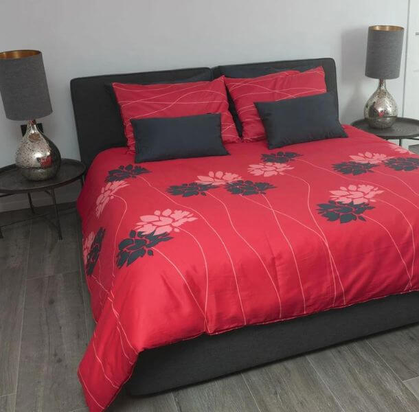 posteljnina Odeja Anikka barva jagode