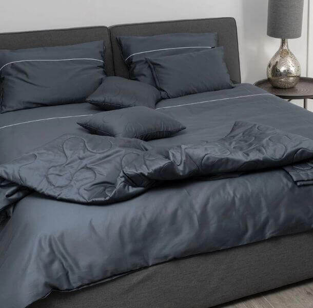 posteljnina antracit siva odeja